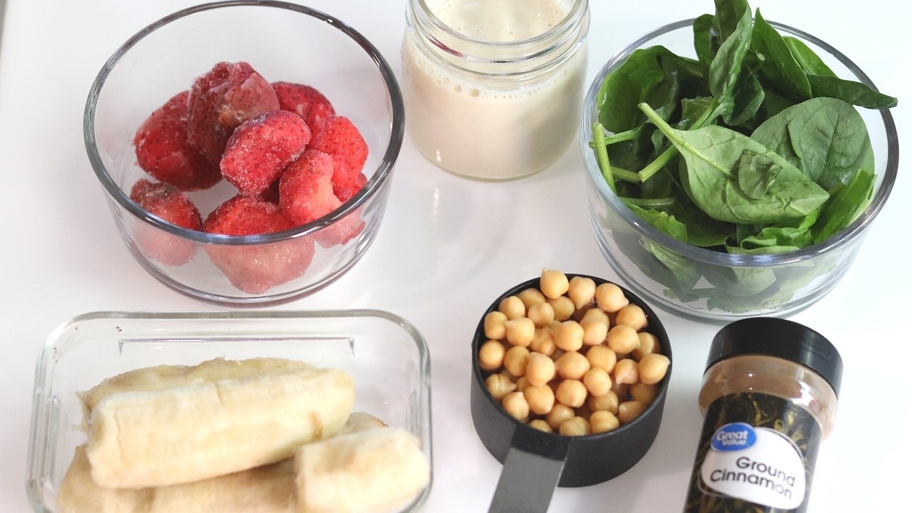 Strawberry Chickpea Spinach Smoothie – 